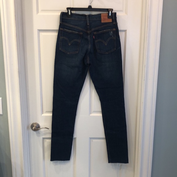 Levi 501 skinny jeans with raw hem. NWOT 27x32 - Picture 2 of 5